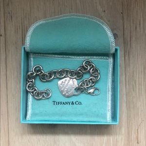 “Return to Tiffany” heart tag charm bracelet